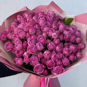 Букет из 29 кустовых пионовидных роз