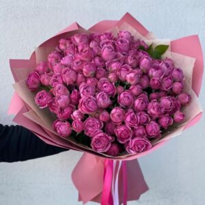 Букет из 29 кустовых пионовидных роз