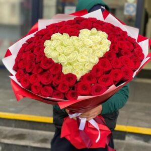 Букет из 101 розы с сердцем