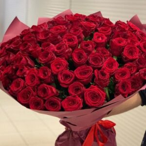 Букет из 71 красной розы