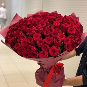 Букет из 71 красной розы