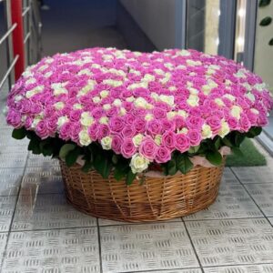 701 роза сердце в корзине