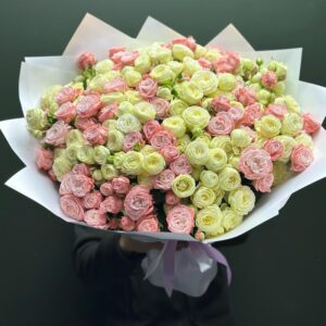 Букет из 51 кустовых пионовидных роз