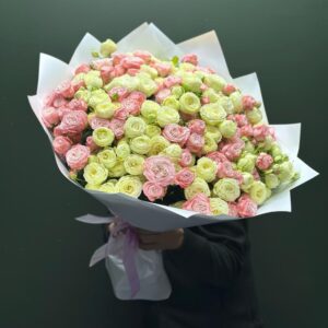 Букет из 51 кустовых пионовидных роз