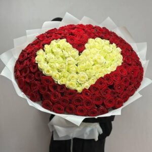 Букет из 151 роз в виде сердца