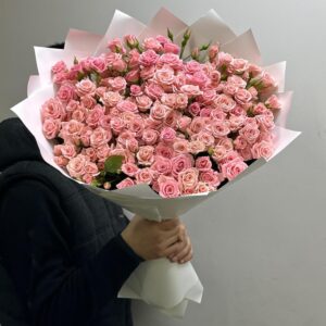 Букет из 29 кустовых роз